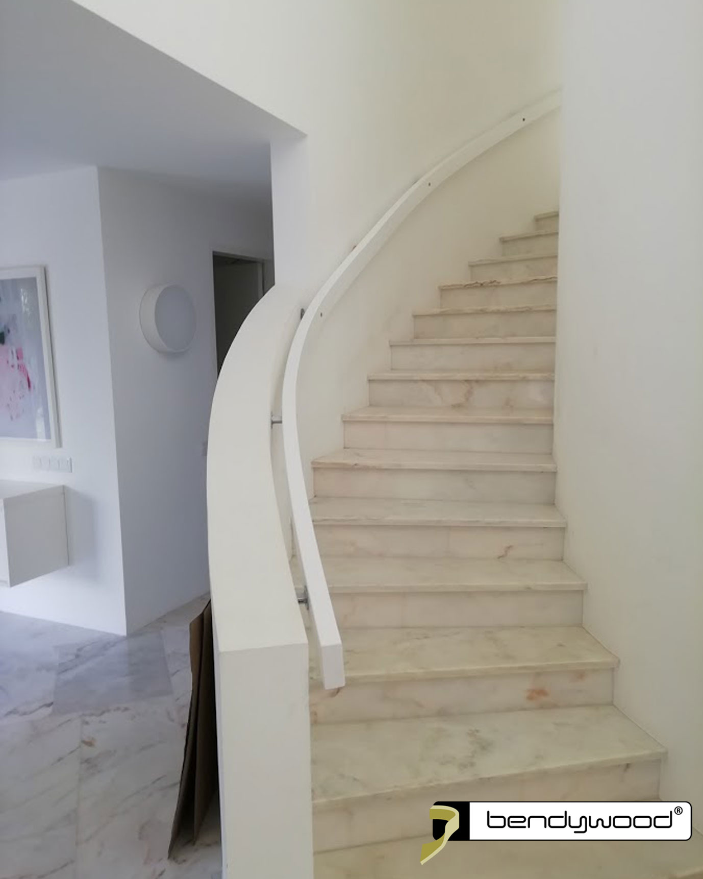 Corrimano quadrangolare in faggio Bendywood® per una scala elicoidale  