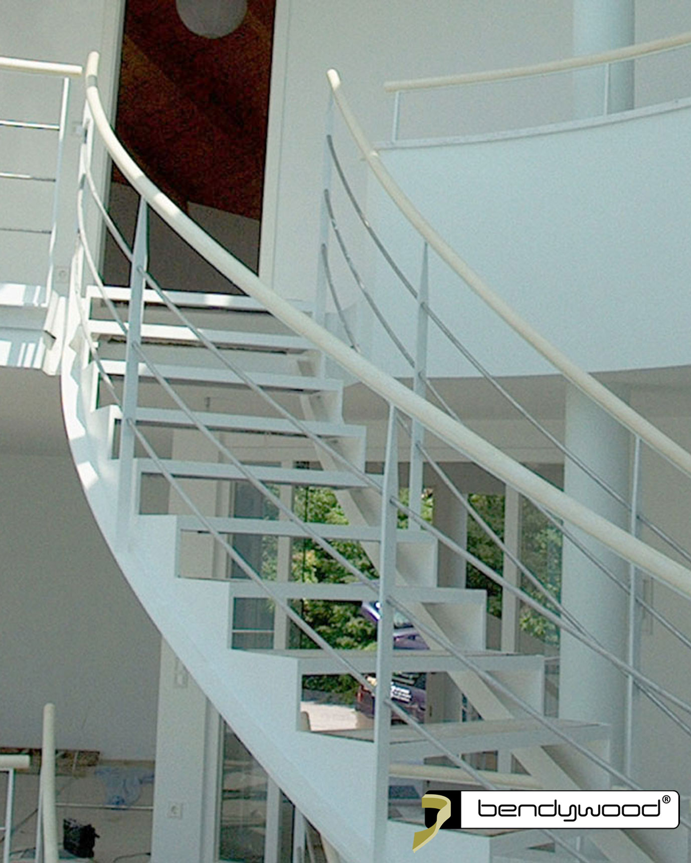 Corrimano rotondi ø40 mm in acero Bendywood® per una scala curva